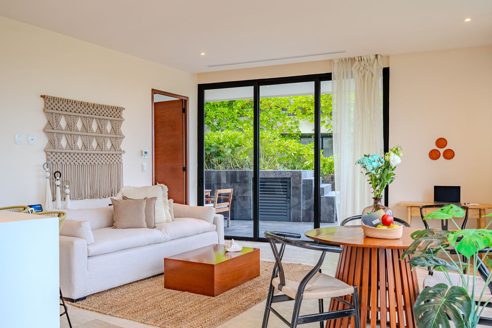ISARA Tulum — Sala y comedor