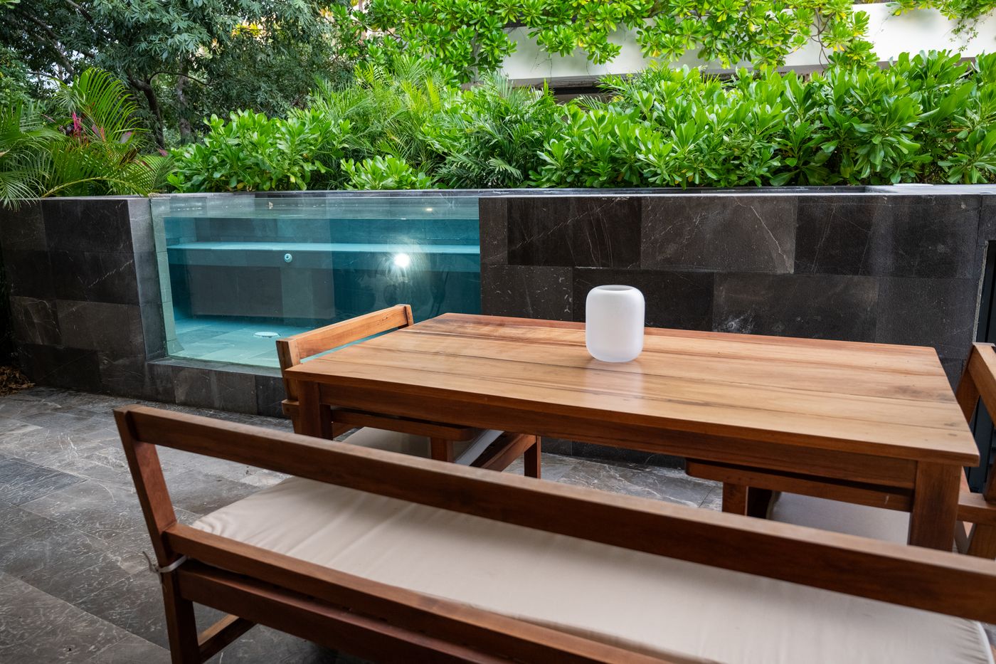 ISARA Tulum — Terraza con comedor exterior